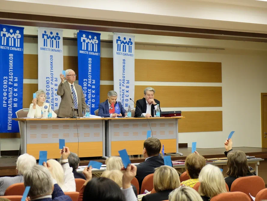 Председатель ПМР С.П. Чалый проводит голосование участников Совета