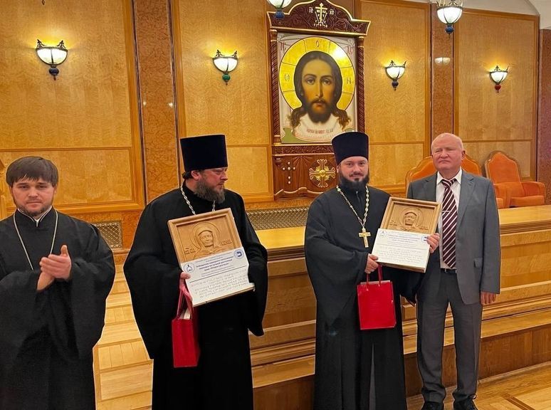 Вице‑президент ВОС Эдуард Тедеев вручил награды победителям народного голосования