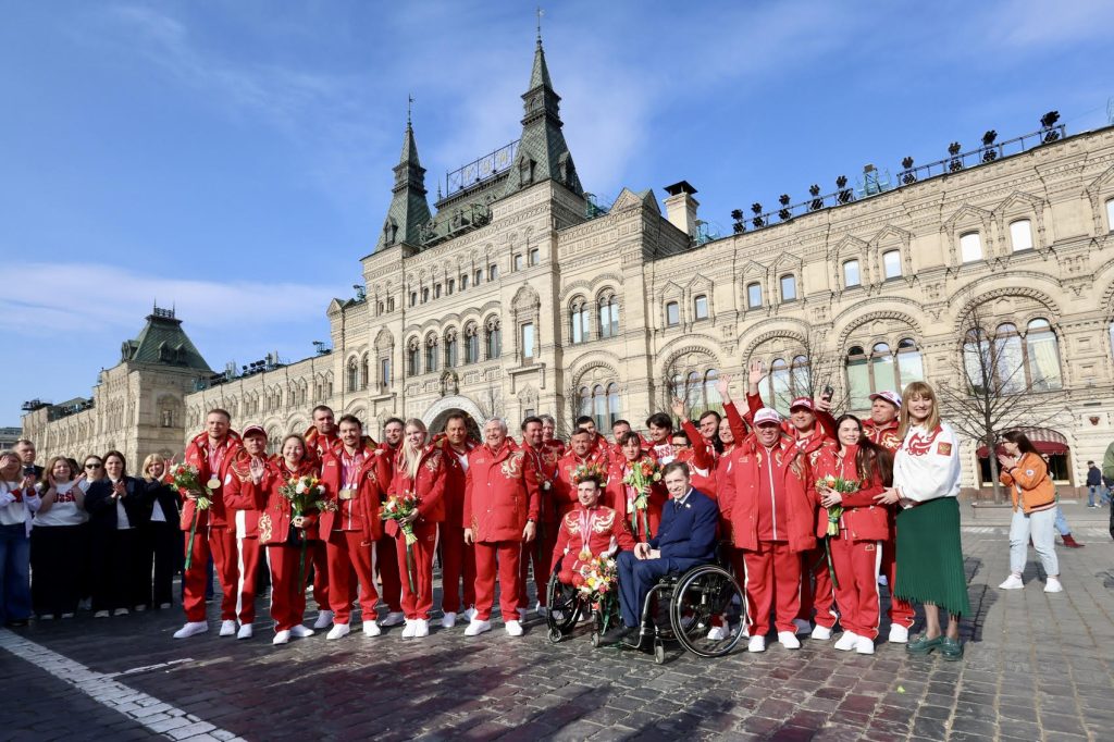 Команда паралимпийцев на Красной площади