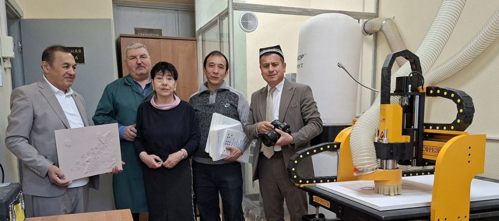 На фото делегация  Узбекского общества слепых и работники "Логосвос"